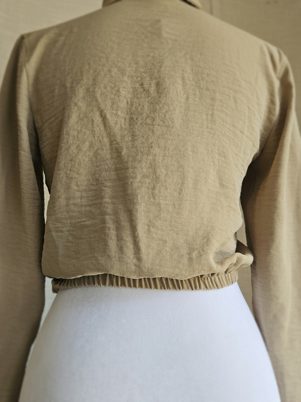 NWT Calvin Klein Beige Long Sleeve Cropped Button Front Top Blouse XS - Picture 6 of 16